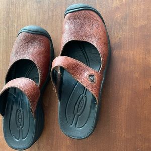 Keen women’s slip-on shoes/sandals